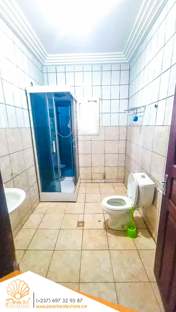 Maison (Villa) à louer - Yaoundé, Bastos, Ambassade de chine - 1 salon(s), 3 chambre(s), 3 salle(s) de bains - 1 000 000 FCFA / mois