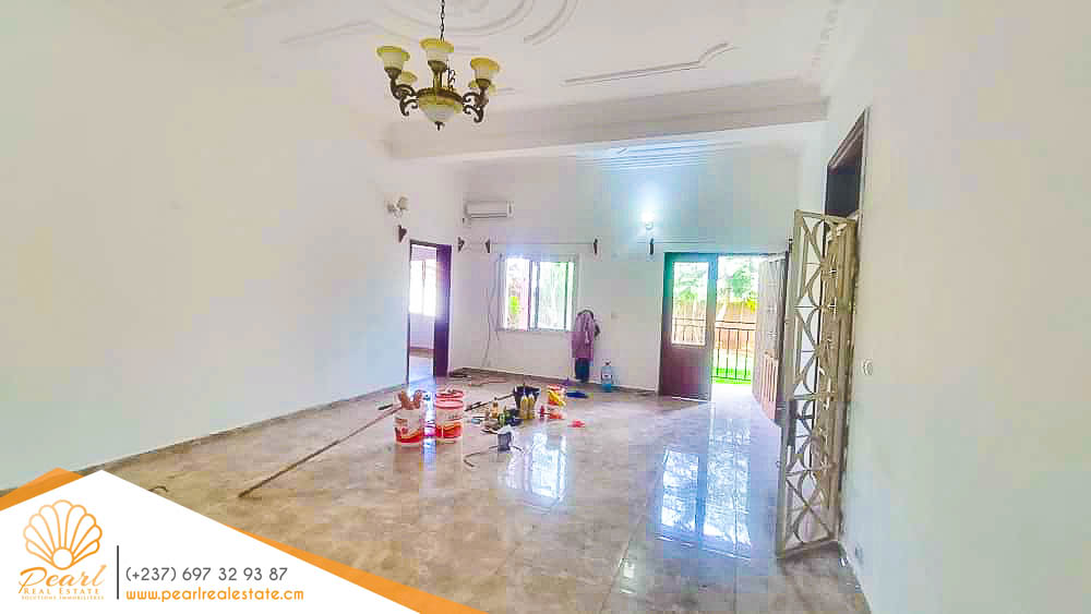 Maison (Villa) à louer - Yaoundé, Bastos, Ambassade de chine - 1 salon(s), 3 chambre(s), 3 salle(s) de bains - 1 000 000 FCFA / mois