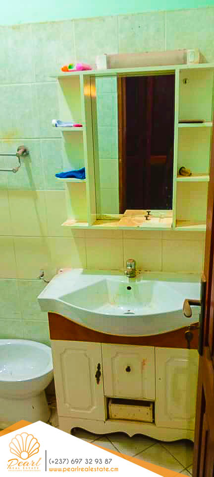 Maison (Villa) à vendre - Yaoundé, Odza, Derrière FECAFOOT - 1 salon(s), 5 chambre(s), 6 salle(s) de bains - 80 000 000 FCFA