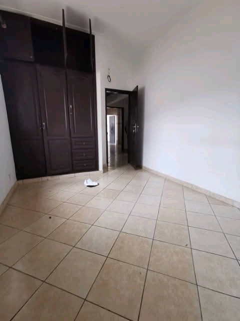 House (Villa) to rent - Yaoundé, Mfandena, Omnisport - 1 living room(s), 3 bedroom(s), 4 bathroom(s) - 500 000 FCFA / month