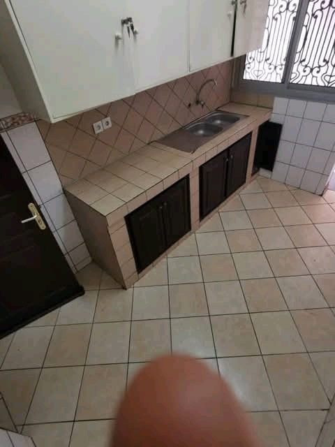House (Villa) to rent - Yaoundé, Mfandena, Omnisport - 1 living room(s), 3 bedroom(s), 4 bathroom(s) - 500 000 FCFA / month