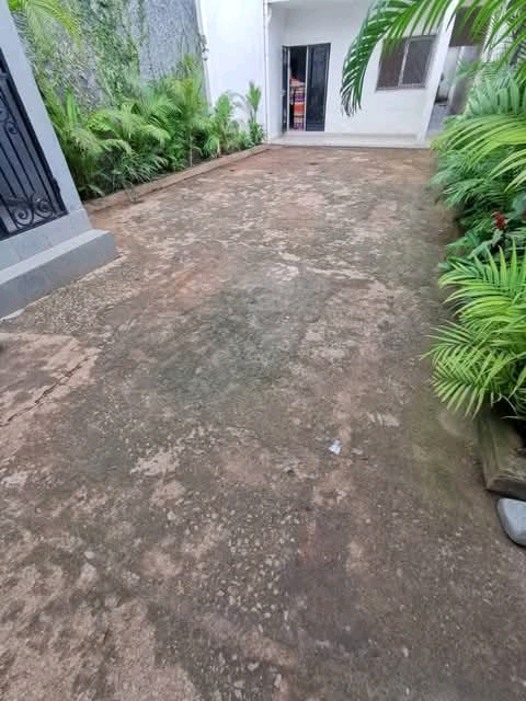 House (Villa) to rent - Yaoundé, Mfandena, Omnisport - 1 living room(s), 3 bedroom(s), 4 bathroom(s) - 500 000 FCFA / month
