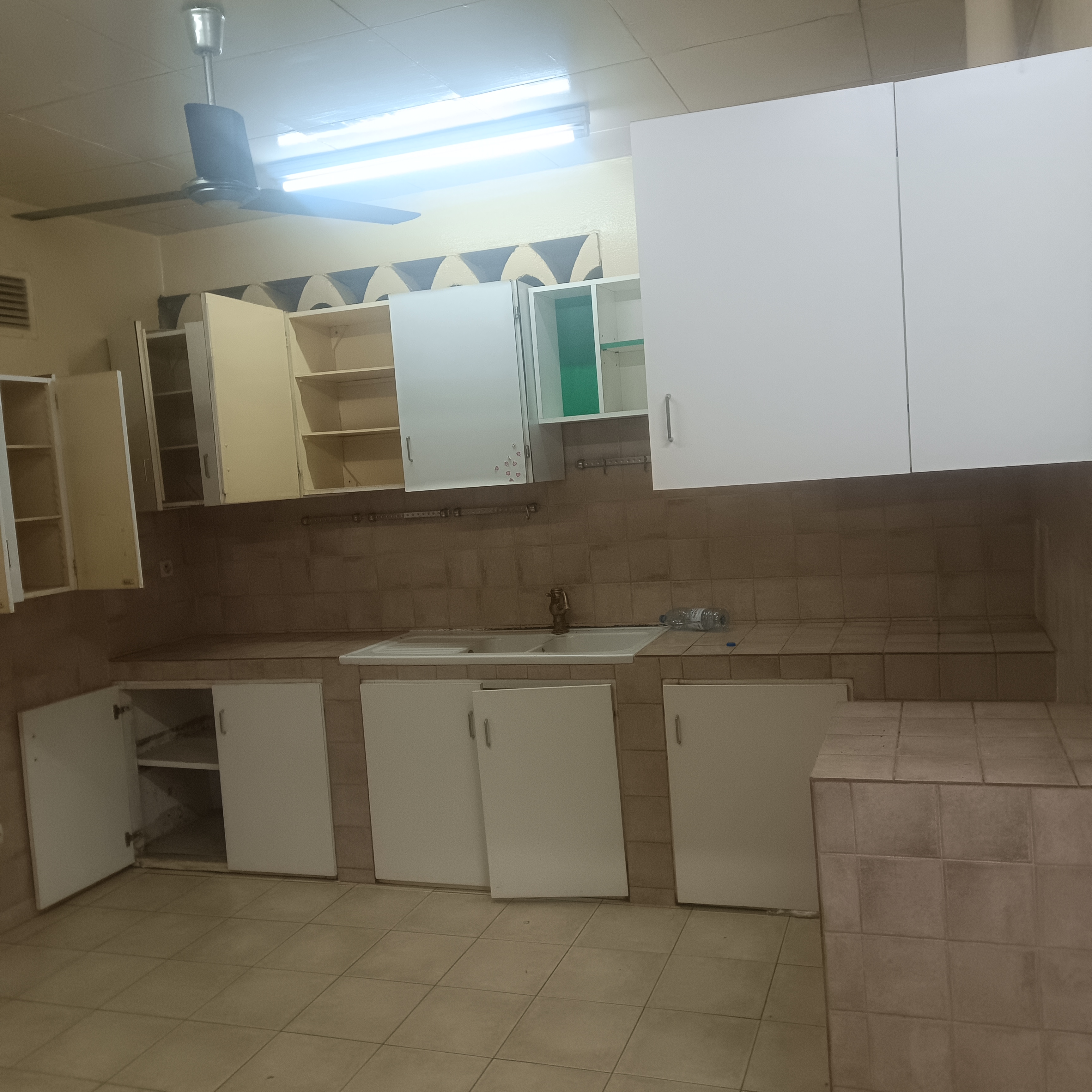 House (Villa) to rent - Yaoundé, Bastos, Bastos - 1 living room(s), 3 bedroom(s), 2 bathroom(s) - 1 000 000 FCFA / month