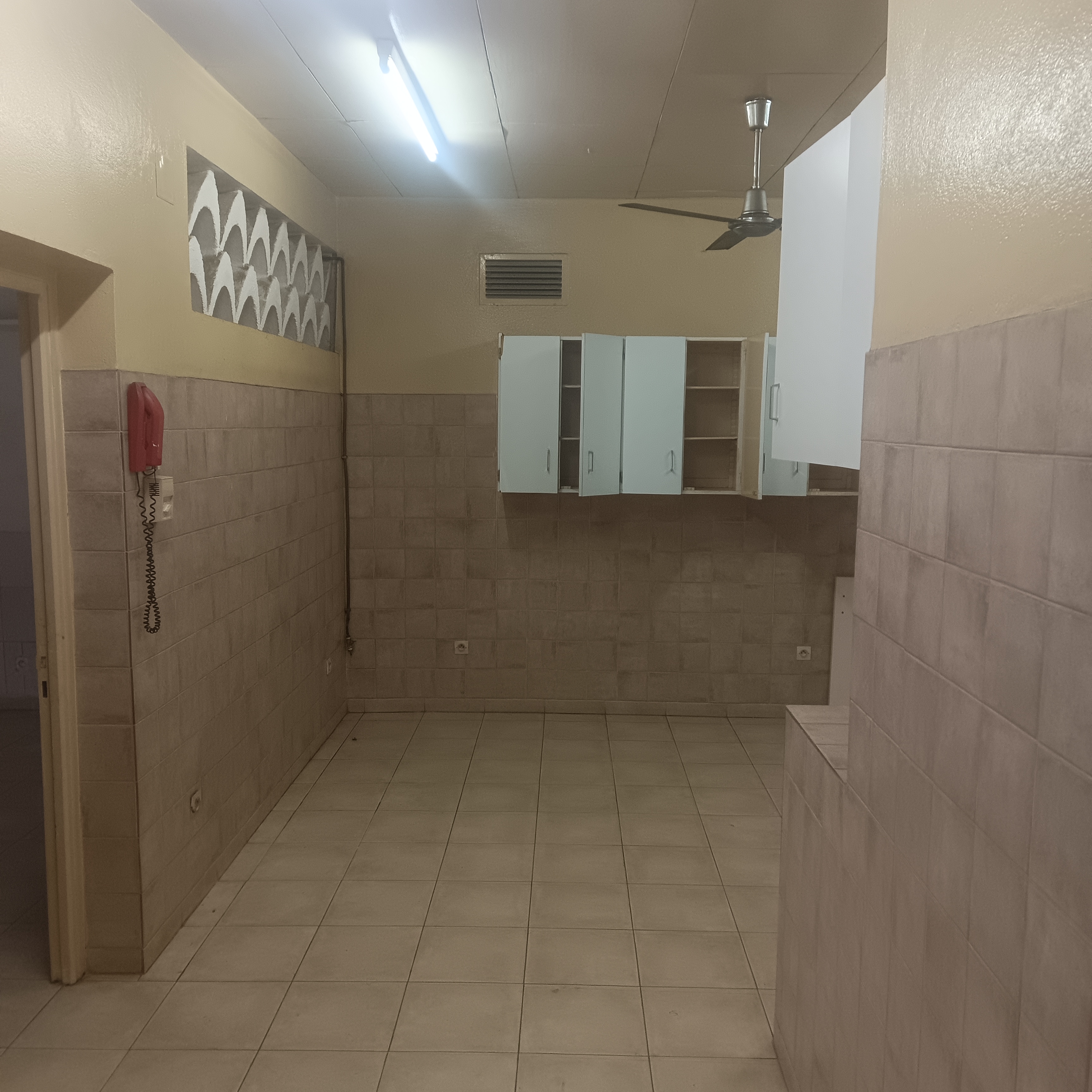 House (Villa) to rent - Yaoundé, Bastos, Bastos - 1 living room(s), 3 bedroom(s), 2 bathroom(s) - 1 000 000 FCFA / month