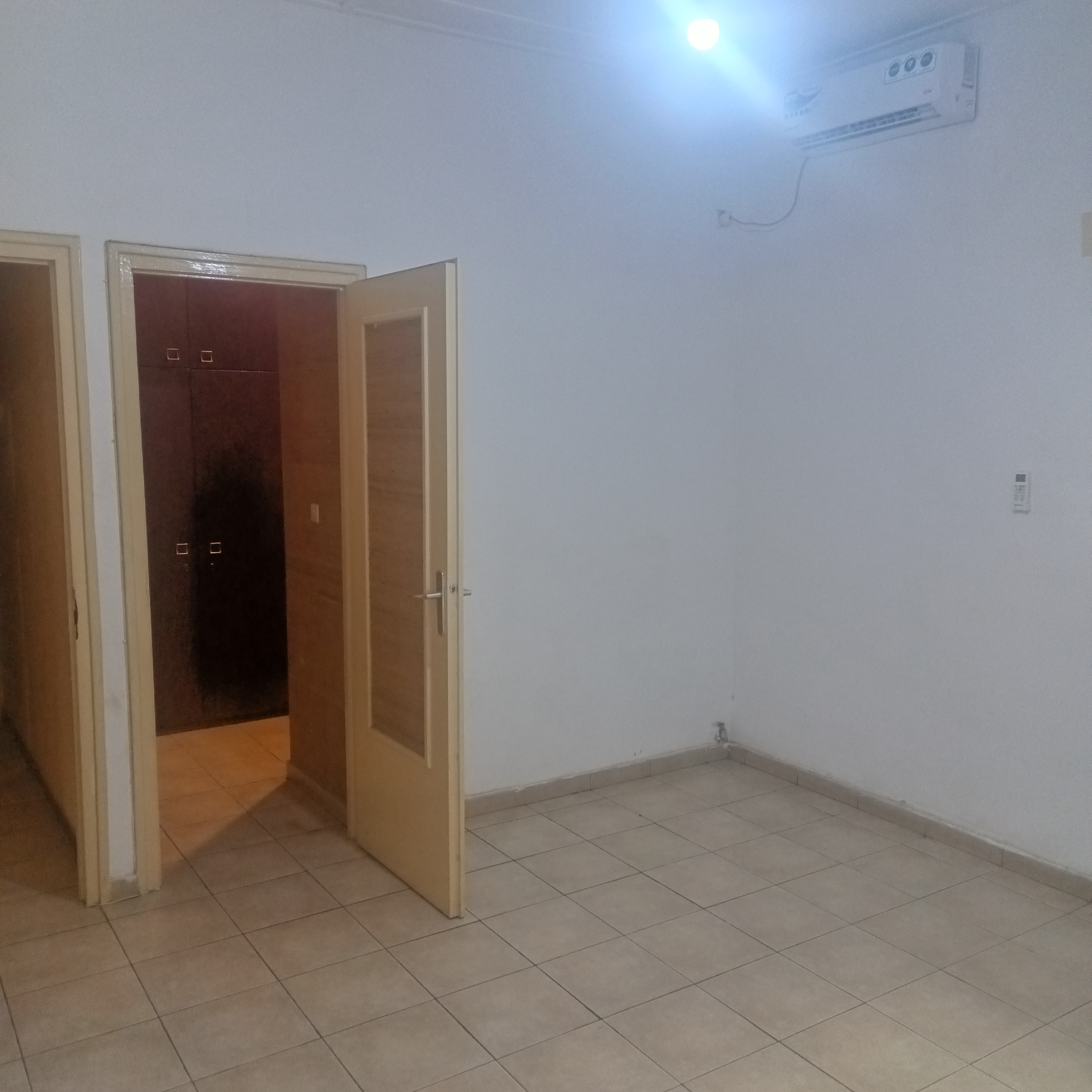 House (Villa) to rent - Yaoundé, Bastos, Bastos - 1 living room(s), 3 bedroom(s), 2 bathroom(s) - 1 000 000 FCFA / month