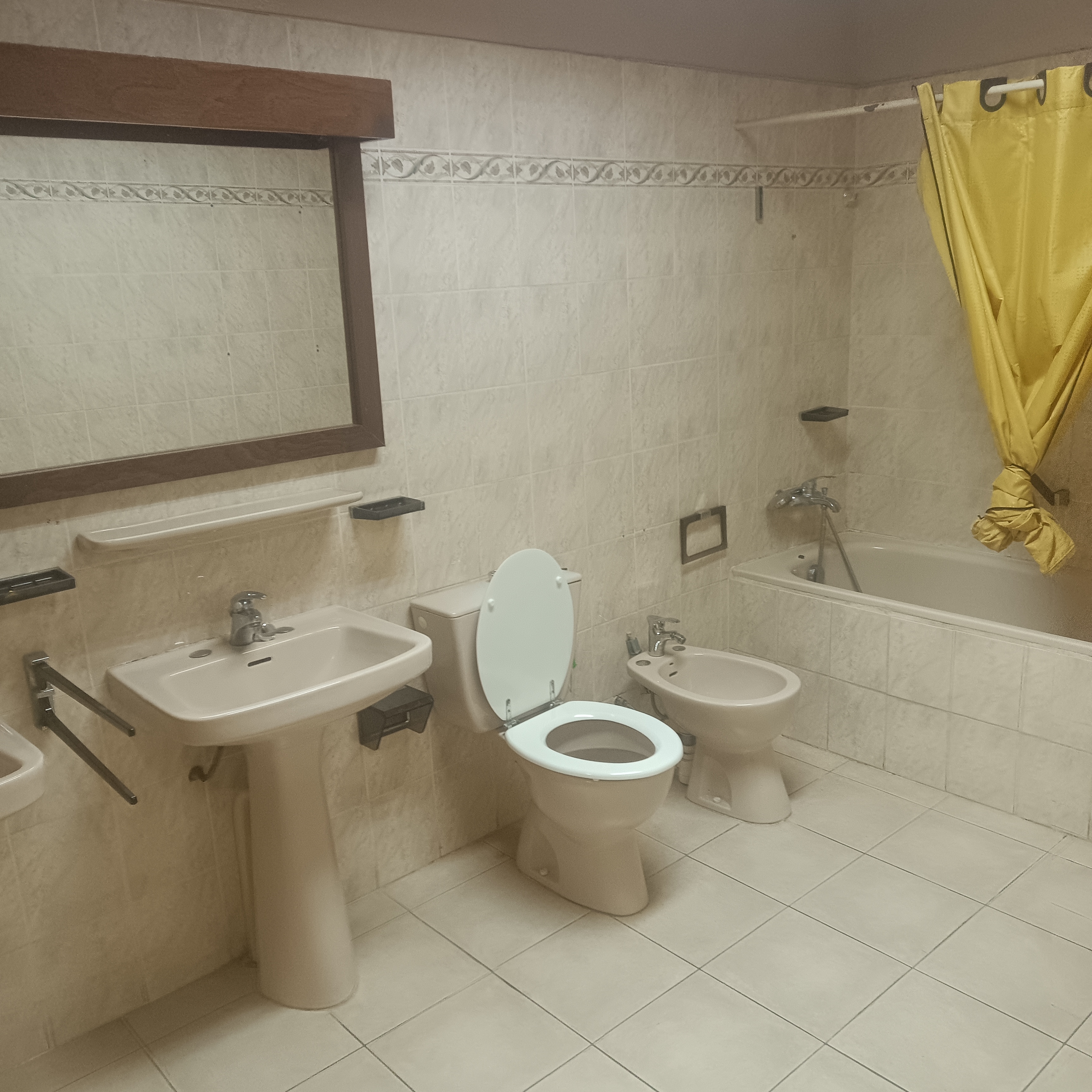 House (Villa) to rent - Yaoundé, Bastos, Bastos - 1 living room(s), 3 bedroom(s), 2 bathroom(s) - 1 000 000 FCFA / month