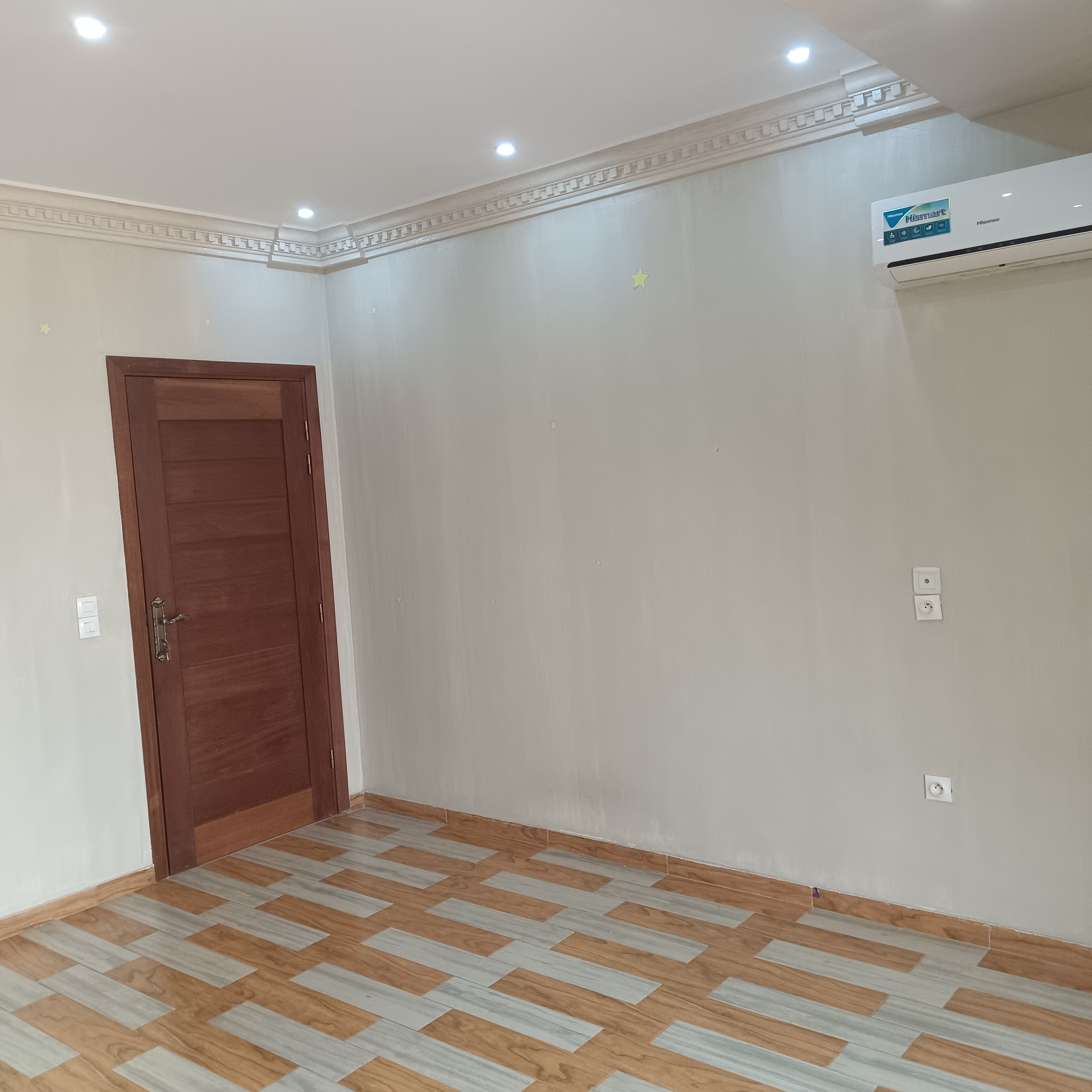 Apartment to rent - Yaoundé, Bastos, Bastos - 2 living room(s), 4 bedroom(s), 4 bathroom(s) - 2 000 000 FCFA / month
