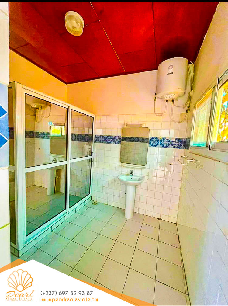 Maison (Villa) à louer - Yaoundé, Bastos, Ambassade de chine - 1 salon(s), 3 chambre(s), 3 salle(s) de bains - 750 000 FCFA / mois