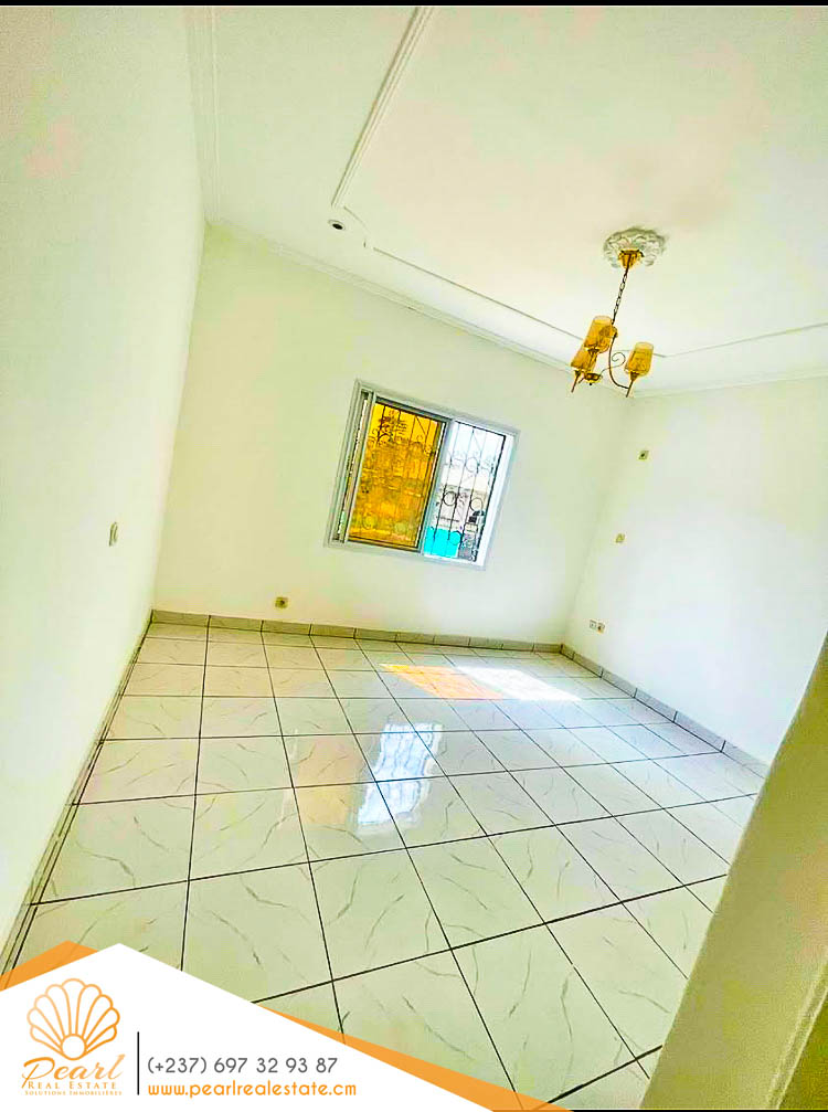 Maison (Villa) à louer - Yaoundé, Bastos, Ambassade de chine - 1 salon(s), 3 chambre(s), 3 salle(s) de bains - 750 000 FCFA / mois