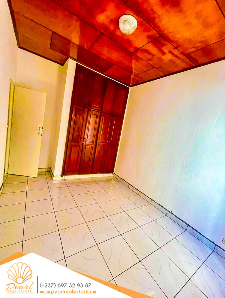 Maison (Villa) à louer - Yaoundé, Bastos, Ambassade de chine - 1 salon(s), 3 chambre(s), 3 salle(s) de bains - 750 000 FCFA / mois