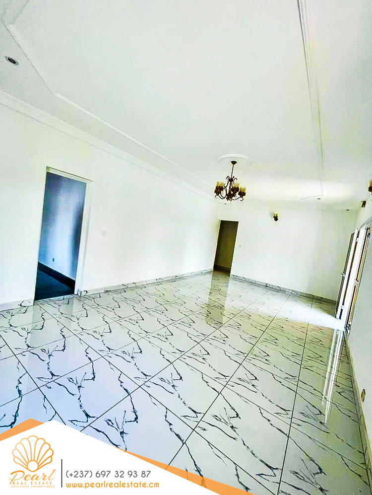 Maison (Villa) à louer - Yaoundé, Bastos, Ambassade de chine - 1 salon(s), 3 chambre(s), 3 salle(s) de bains - 750 000 FCFA / mois