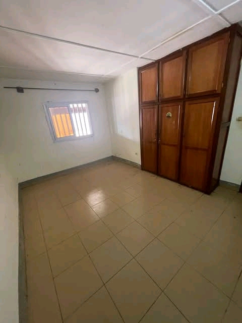 Maison (Villa) à louer - Yaoundé, Ngousso, Ngousso - 2 salon(s), 4 chambre(s), 3 salle(s) de bains - 250 000 FCFA / mois