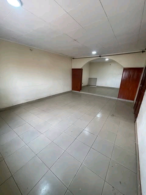 Maison (Villa) à louer - Yaoundé, Ngousso, Ngousso - 2 salon(s), 4 chambre(s), 3 salle(s) de bains - 250 000 FCFA / mois