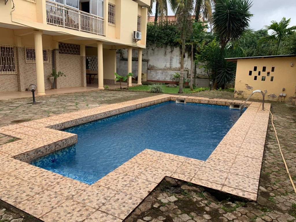 House (Villa) to rent - Yaoundé, Bastos, Bastos - 1 living room(s), 5 bedroom(s), 4 bathroom(s) - 1 500 000 FCFA / month