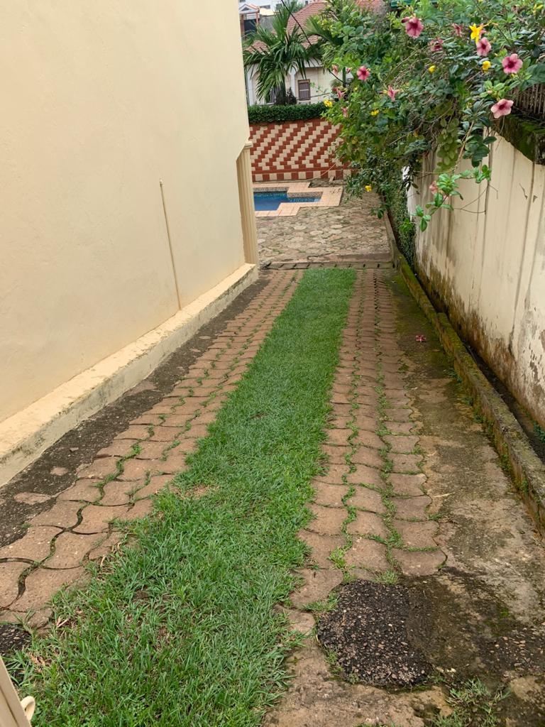 House (Villa) to rent - Yaoundé, Bastos, Bastos - 1 living room(s), 5 bedroom(s), 4 bathroom(s) - 1 500 000 FCFA / month