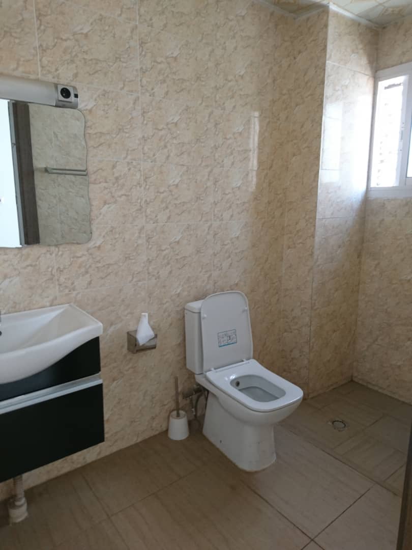 House (Villa) to rent - Yaoundé, Bastos, Bastos - 1 living room(s), 5 bedroom(s), 4 bathroom(s) - 1 500 000 FCFA / month