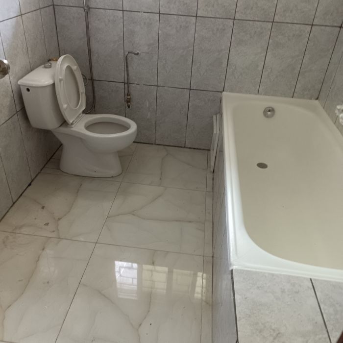 House (Duplex) to rent - Yaoundé, Bastos, Bastos - 1 living room(s), 4 bedroom(s), 4 bathroom(s) - 2 500 000 FCFA / month