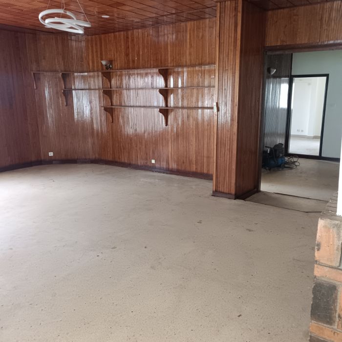 Office to rent at Yaoundé, Bastos, Bastos - 700 m2 - 2 500 000 FCFA