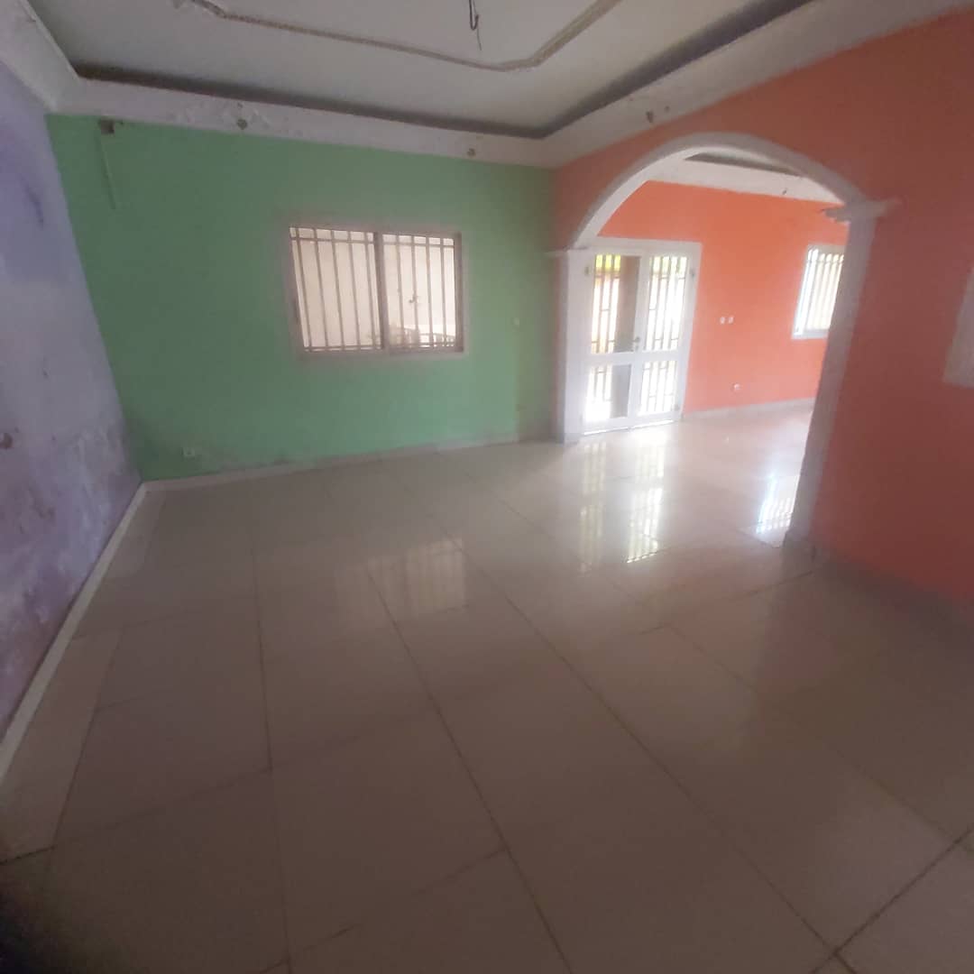 House (Villa) to rent - Douala, PK 11, Jardin Paradisiaque - 1 living room(s), 3 bedroom(s), 4 bathroom(s) - 250 000 FCFA / month