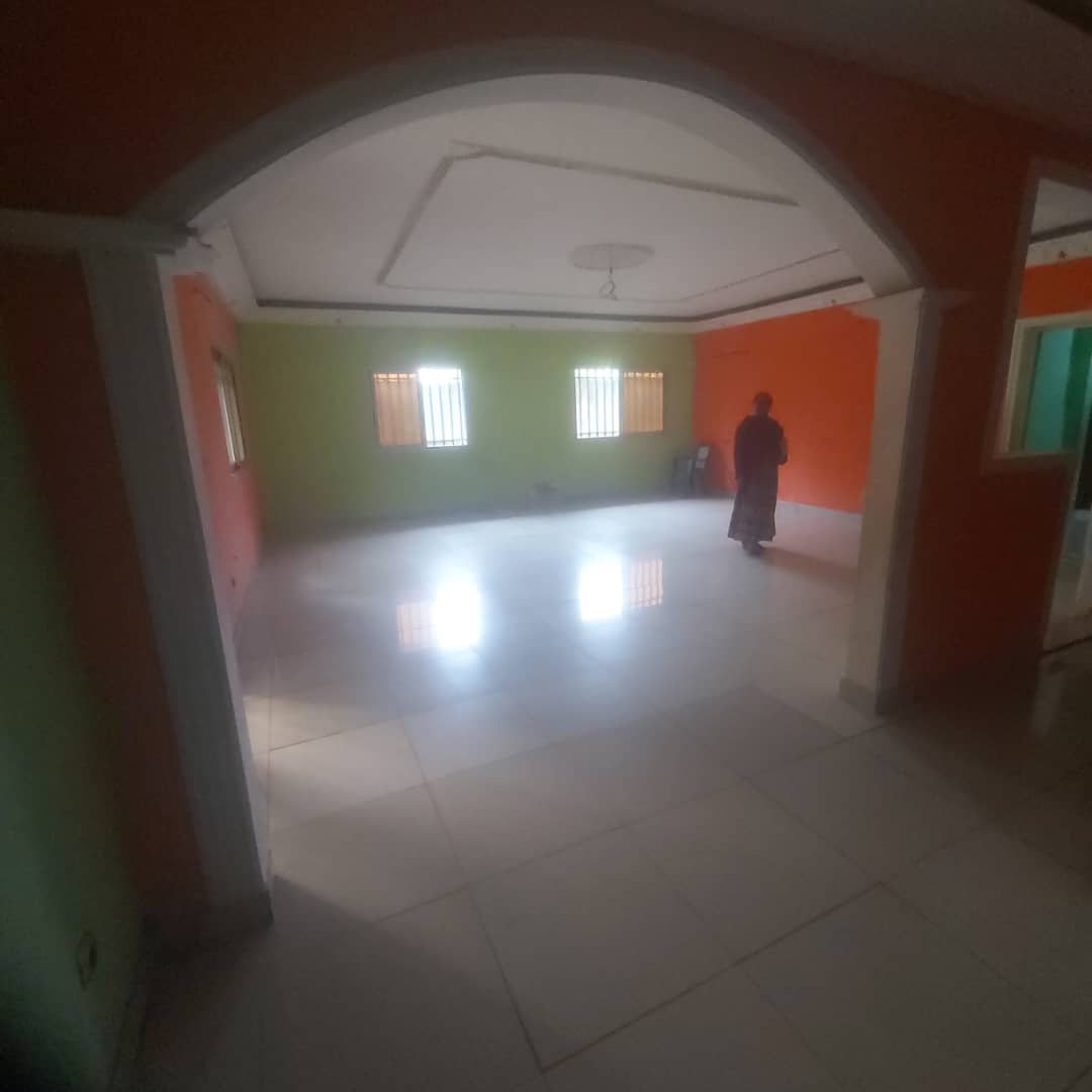House (Villa) to rent - Douala, PK 11, Jardin Paradisiaque - 1 living room(s), 3 bedroom(s), 4 bathroom(s) - 250 000 FCFA / month