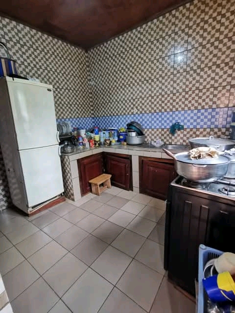 House (Duplex) to rent - Yaoundé, Nkolfoulou, Nkolfoulou - 2 living room(s), 5 bedroom(s), 4 bathroom(s) - 250 000 FCFA / month