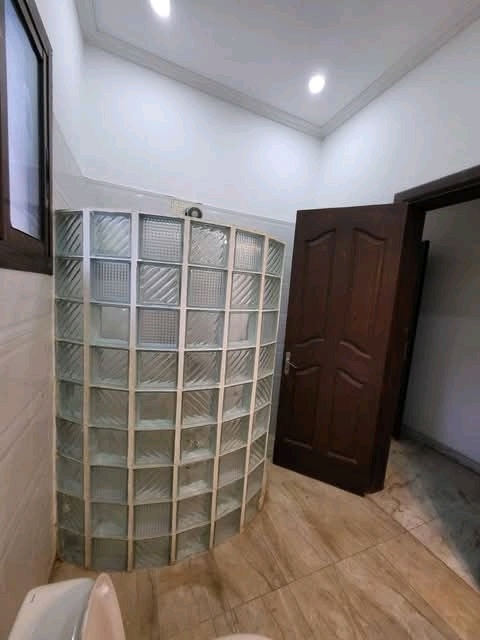 House (Duplex) to rent - Yaoundé, Mbankolo, Mbankolo - 2 living room(s), 5 bedroom(s), 5 bathroom(s) - 1 500 000 FCFA / month