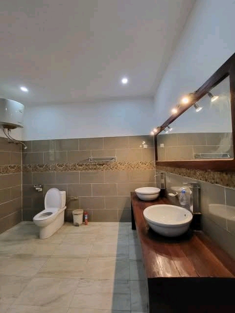 House (Duplex) to rent - Yaoundé, Mbankolo, Mbankolo - 2 living room(s), 5 bedroom(s), 5 bathroom(s) - 1 500 000 FCFA / month
