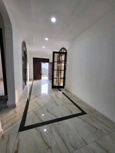 House (Duplex) to rent - Yaoundé, Mbankolo, Mbankolo - 2 living room(s), 5 bedroom(s), 5 bathroom(s) - 1 500 000 FCFA / month