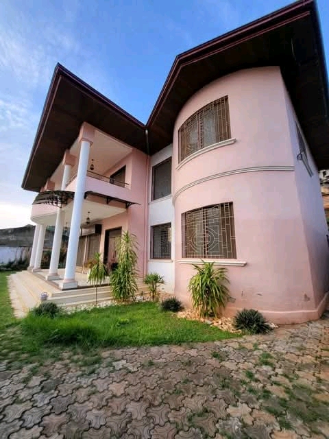 House (Duplex) to rent - Yaoundé, Mbankolo, Mbankolo - 2 living room(s), 5 bedroom(s), 5 bathroom(s) - 1 500 000 FCFA / month
