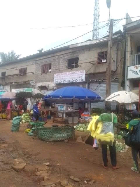Boutique à vendre à Yaoundé, Mvog-Ada, Mvog ada -  m2 - 300 000 000 FCFA