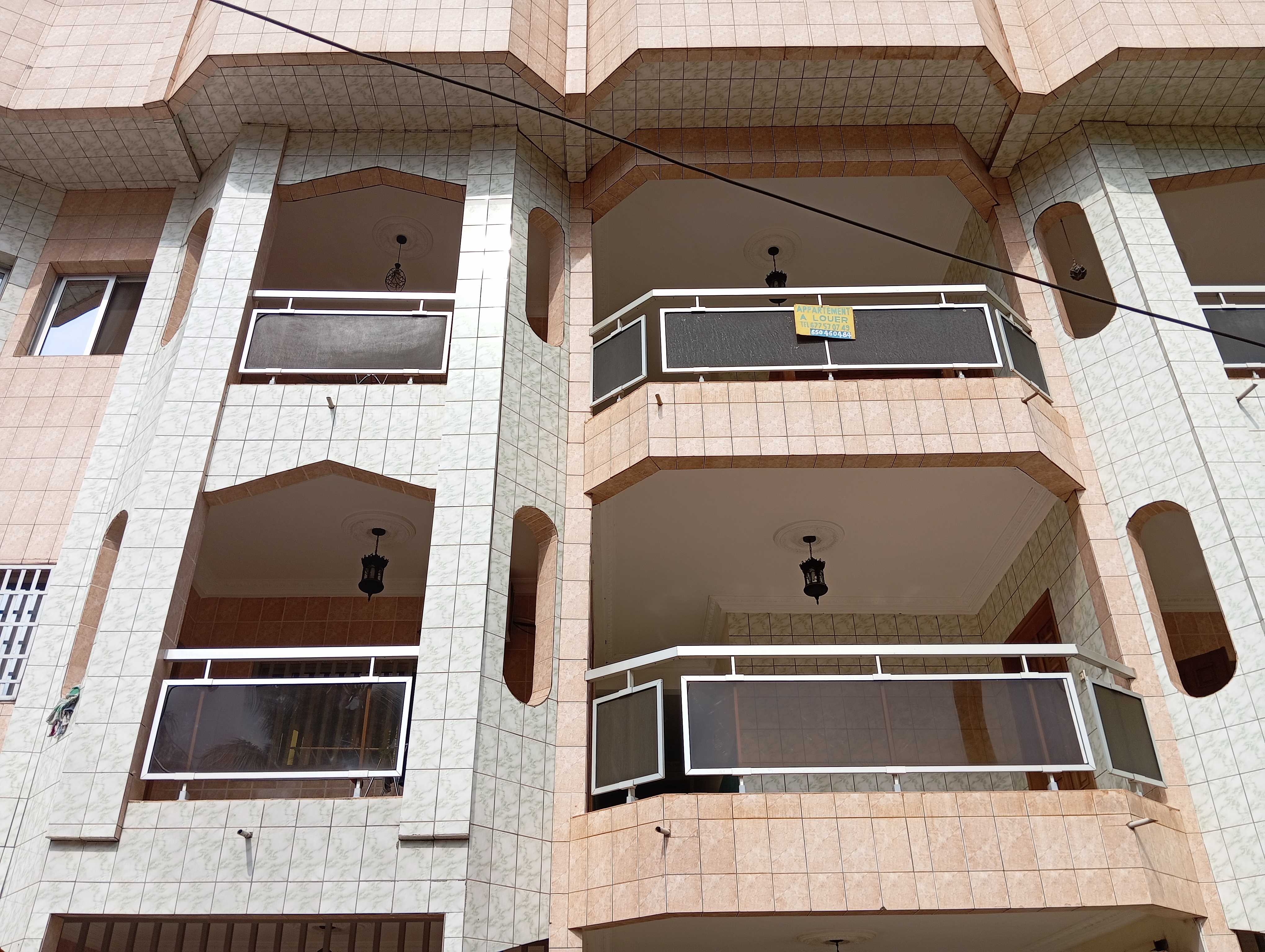 Apartment to rent - Yaoundé, Bastos, Bastos centre - 1 living room(s), 3 bedroom(s), 3 bathroom(s) - 500 000 FCFA / month