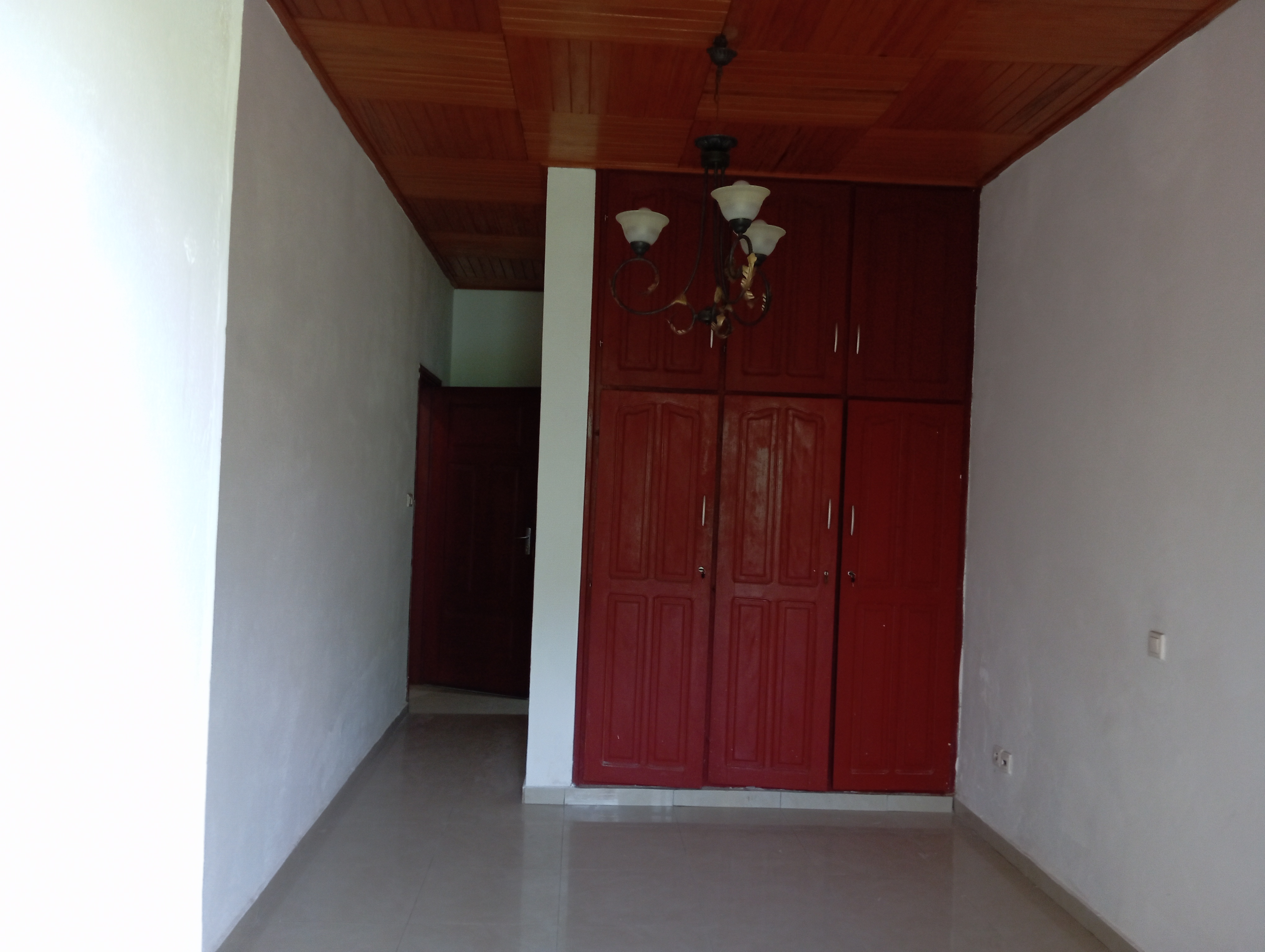 Apartment to rent - Yaoundé, Bastos, Bastos centre - 1 living room(s), 3 bedroom(s), 3 bathroom(s) - 500 000 FCFA / month
