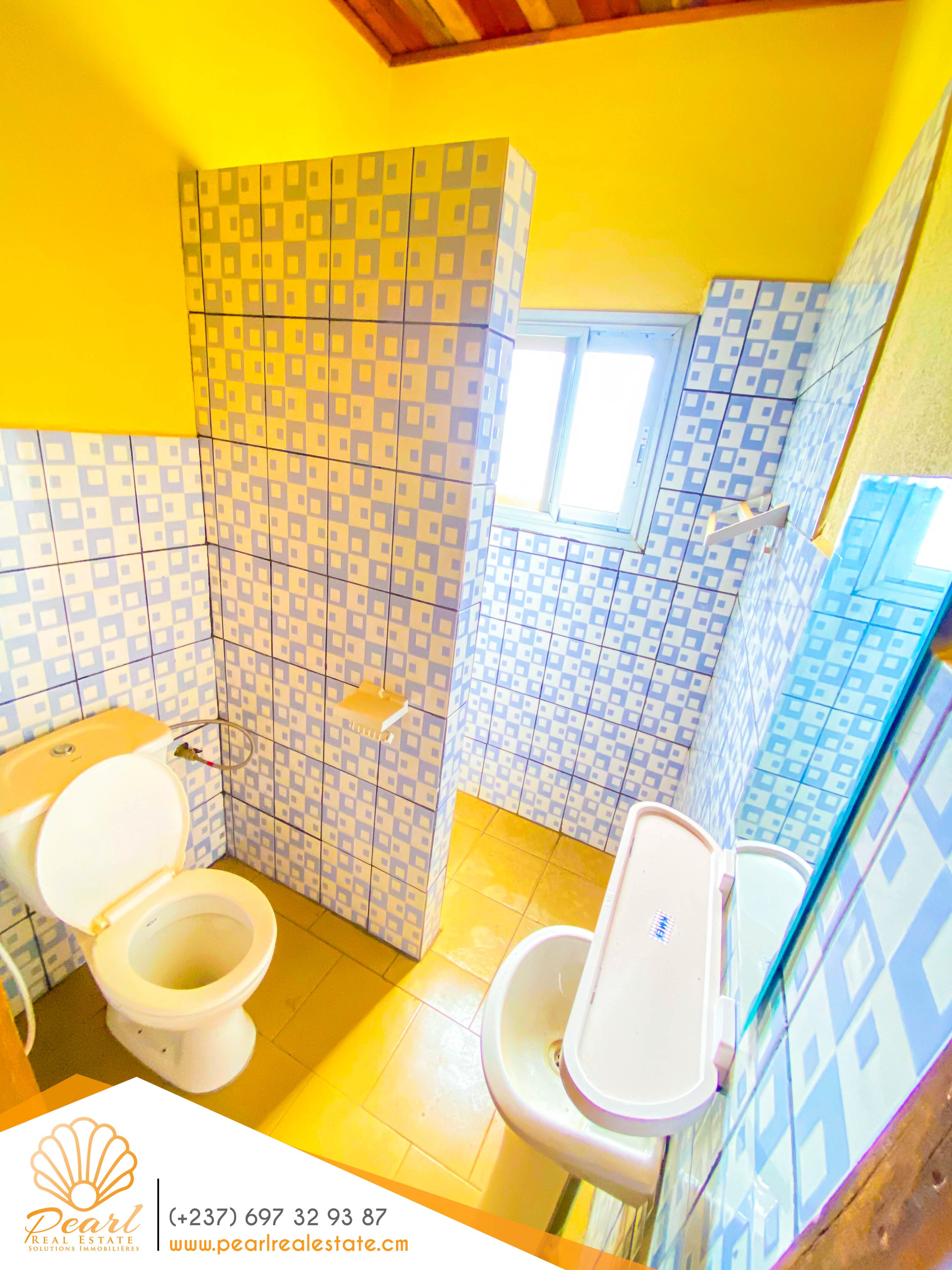 Appartement à louer - Yaoundé, Nkongoa (Par Mfou), Nkolanga’a École - 1 salon(s), 3 chambre(s), 2 salle(s) de bains - 105 000 FCFA / mois