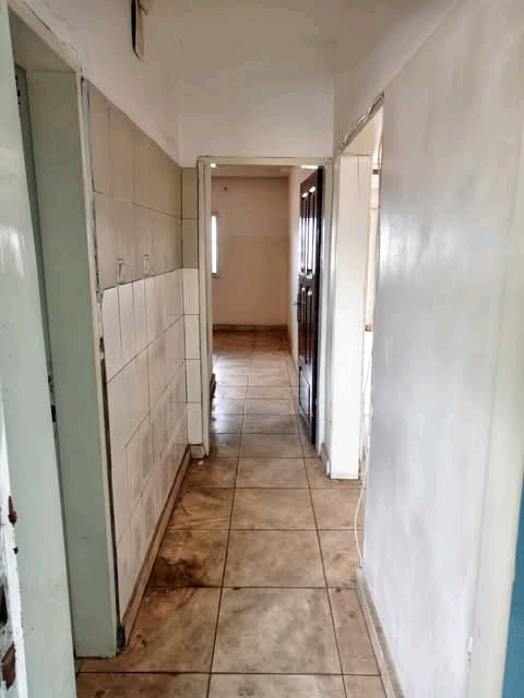 Office to rent at Yaoundé, Mfandena, Omnisport -  m2 - 250 000 FCFA