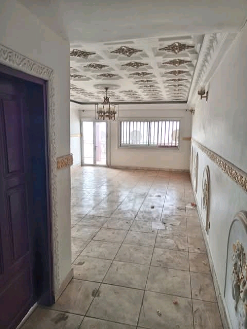 Office to rent at Yaoundé, Mfandena, Omnisport -  m2 - 250 000 FCFA