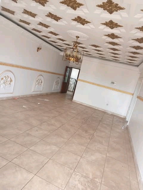 Office to rent at Yaoundé, Mfandena, Omnisport -  m2 - 250 000 FCFA