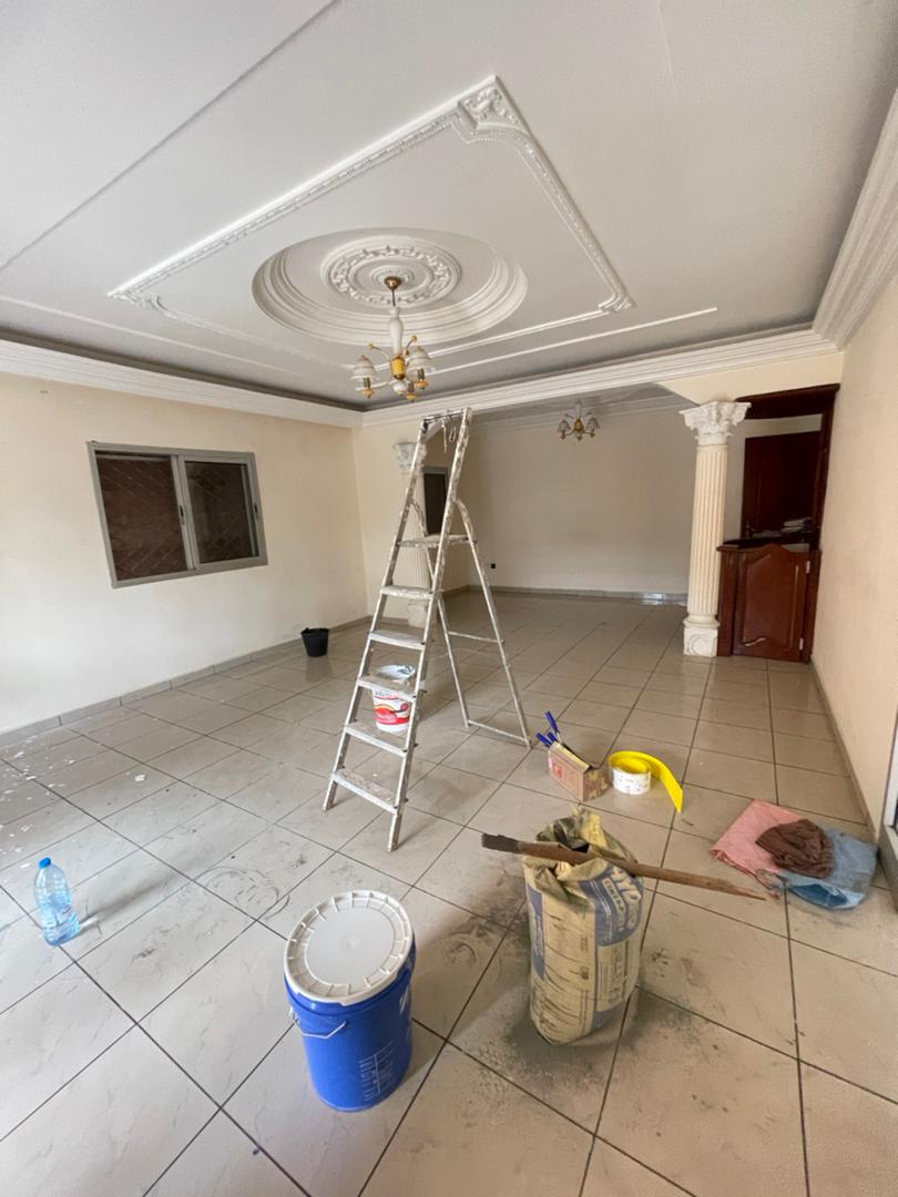 Maison (Villa) à louer - Yaoundé, Bastos, Bastos centre - 1 salon(s), 4 chambre(s), 3 salle(s) de bains - 800 000 FCFA / mois