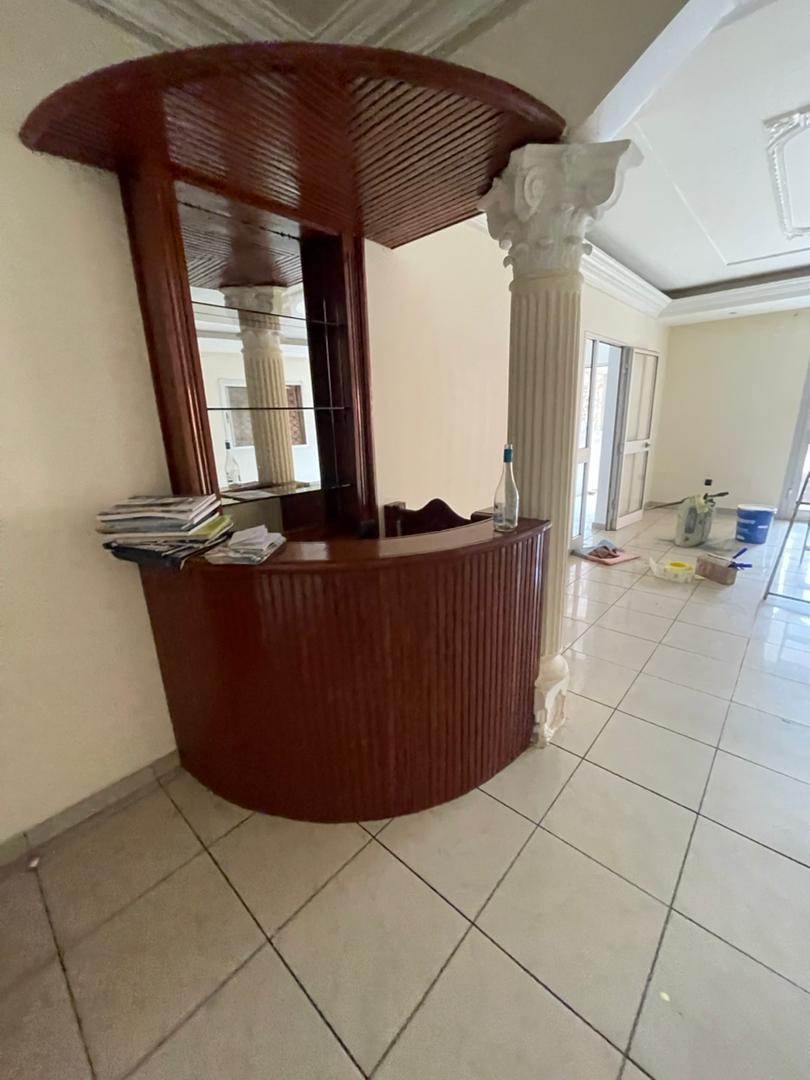 Maison (Villa) à louer - Yaoundé, Bastos, Bastos centre - 1 salon(s), 4 chambre(s), 3 salle(s) de bains - 800 000 FCFA / mois