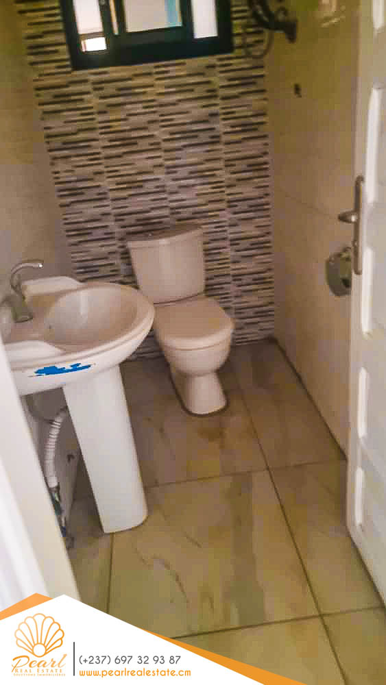 Maison (Duplex) à louer - Yaoundé, Bastos, Ambassade de chine - 2 salon(s), 4 chambre(s), 4 salle(s) de bains - 1 500 000 FCFA / mois