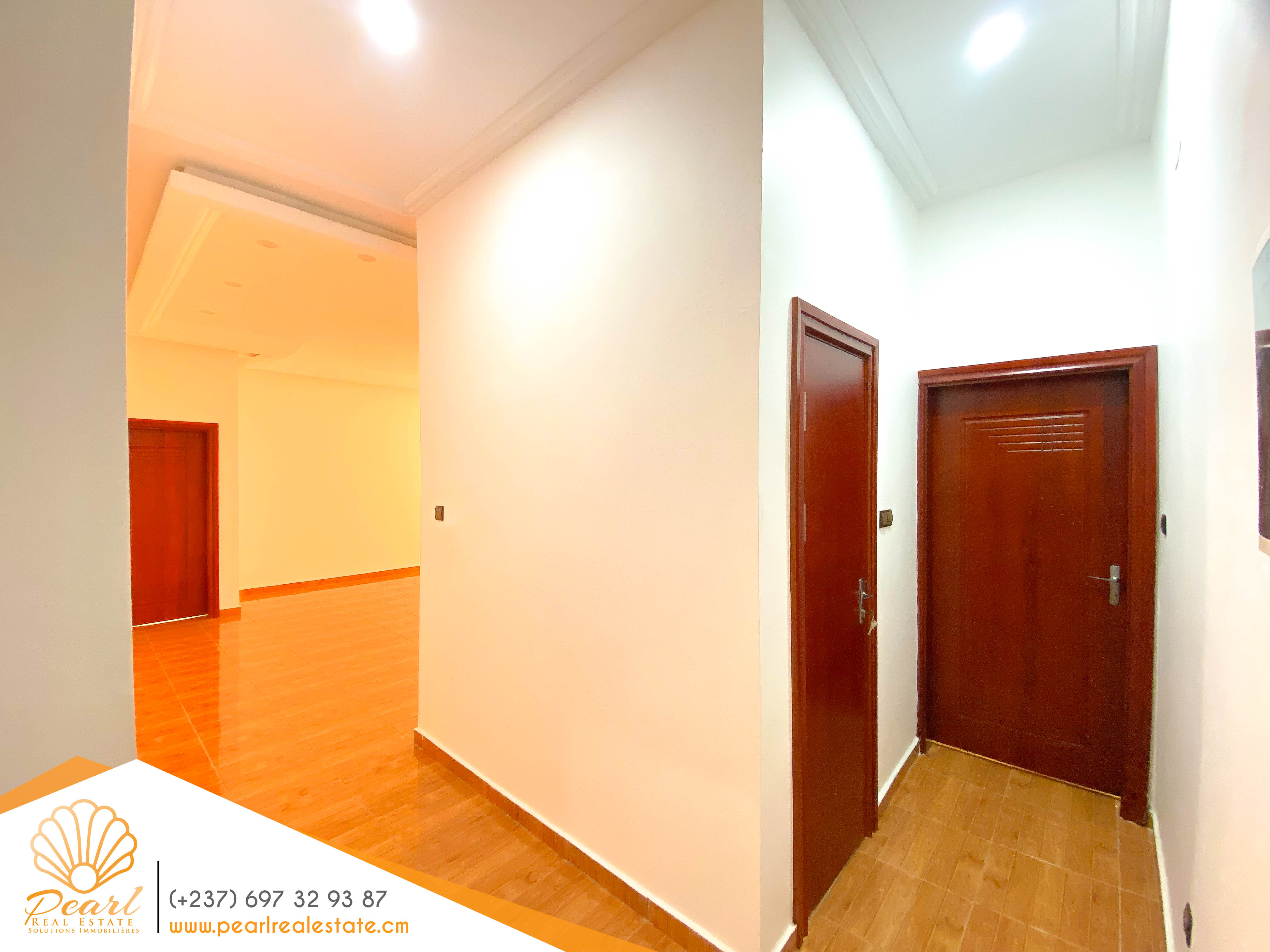 Appartement à louer - Yaoundé, Bastos, Golf Américain - 1 salon(s), 2 chambre(s), 3 salle(s) de bains - 600 000 FCFA / mois