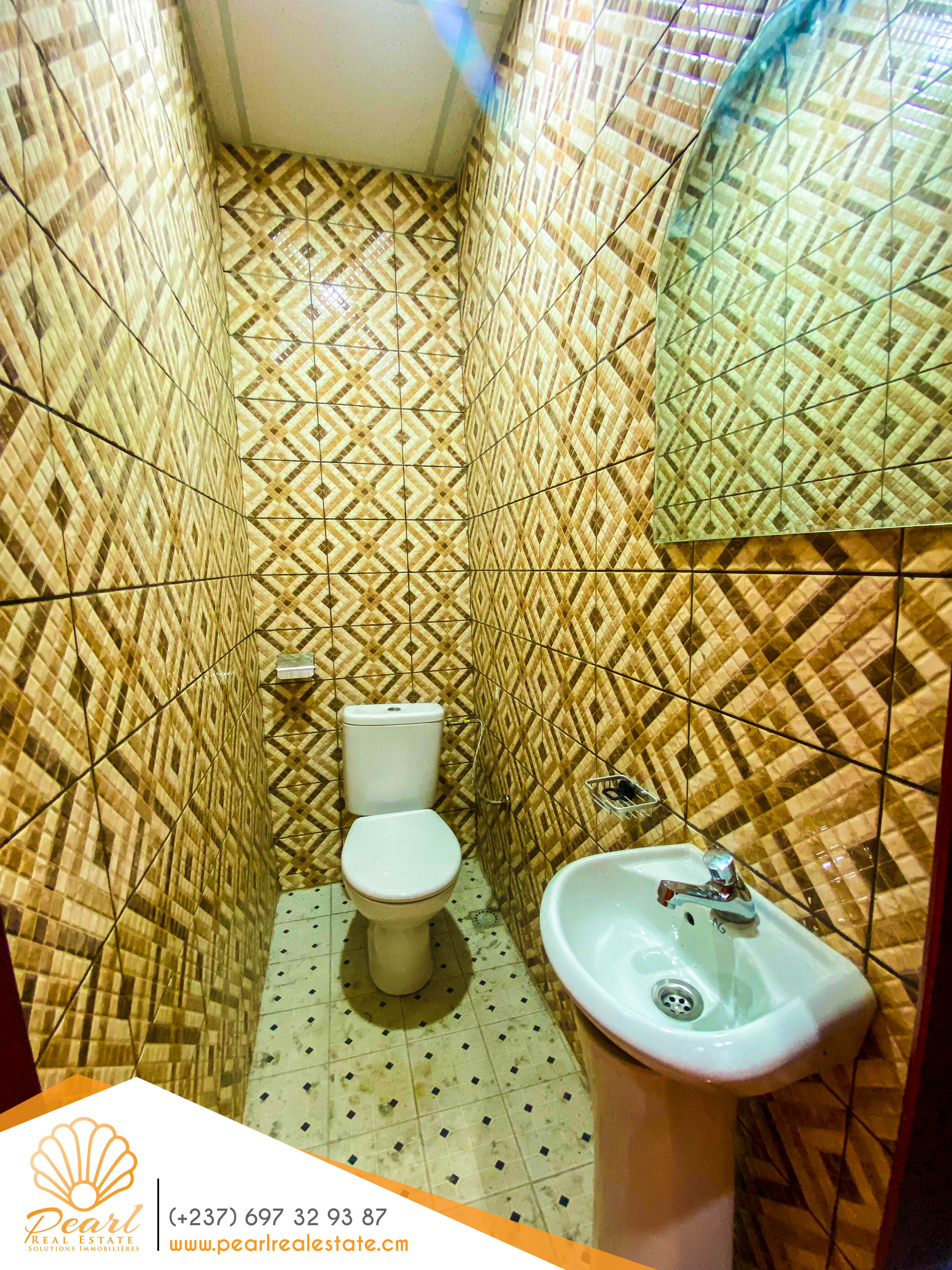 Appartement à louer - Yaoundé, Bastos, Golf Américain - 1 salon(s), 2 chambre(s), 3 salle(s) de bains - 600 000 FCFA / mois