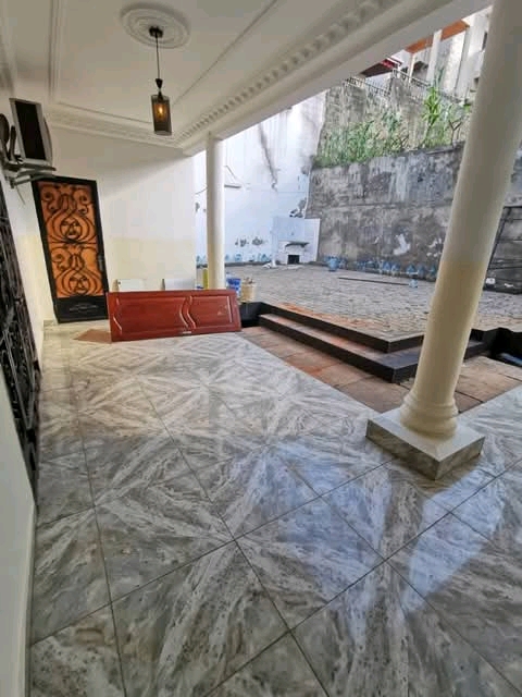 Appartement à louer - Yaoundé, Mfandena, Omnisport - 1 salon(s), 3 chambre(s), 4 salle(s) de bains - 600 000 FCFA / mois