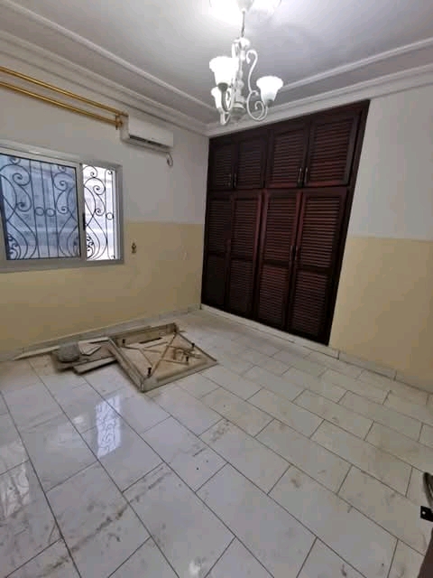 Appartement à louer - Yaoundé, Mfandena, Omnisport - 1 salon(s), 3 chambre(s), 4 salle(s) de bains - 600 000 FCFA / mois