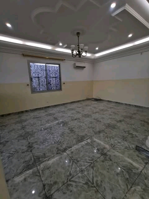Appartement à louer - Yaoundé, Mfandena, Omnisport - 1 salon(s), 3 chambre(s), 4 salle(s) de bains - 600 000 FCFA / mois