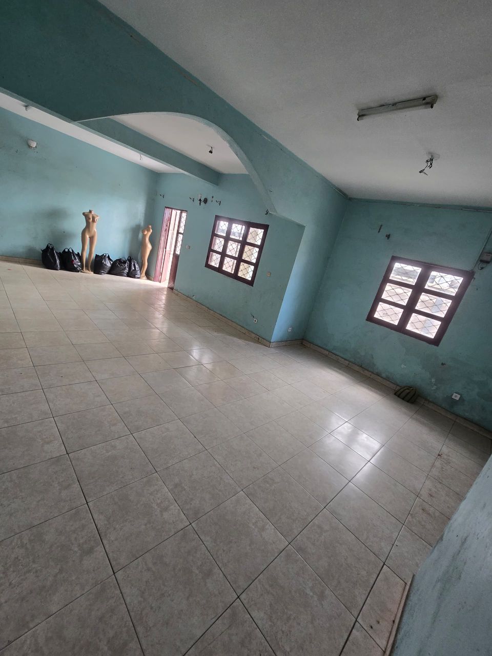 House (Villa) to rent - Douala, Logpom, Non loin de bason - 1 living room(s), 4 bedroom(s), 3 bathroom(s) - 300 000 FCFA / month