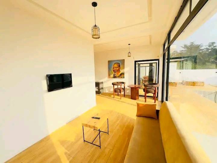 Maison (Duplex) à vendre - Yaoundé, Mimboman IV, nkoabang - 2 salon(s), 5 chambre(s), 4 salle(s) de bains - 160 000 000 FCFA