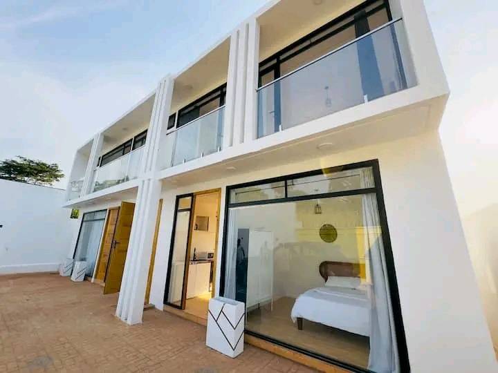 Maison (Duplex) à vendre - Yaoundé, Mimboman IV, nkoabang - 2 salon(s), 5 chambre(s), 4 salle(s) de bains - 160 000 000 FCFA