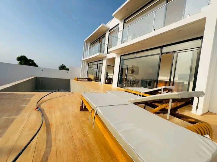 Maison (Duplex) à vendre - Yaoundé, Mimboman IV, nkoabang - 2 salon(s), 5 chambre(s), 4 salle(s) de bains - 160 000 000 FCFA