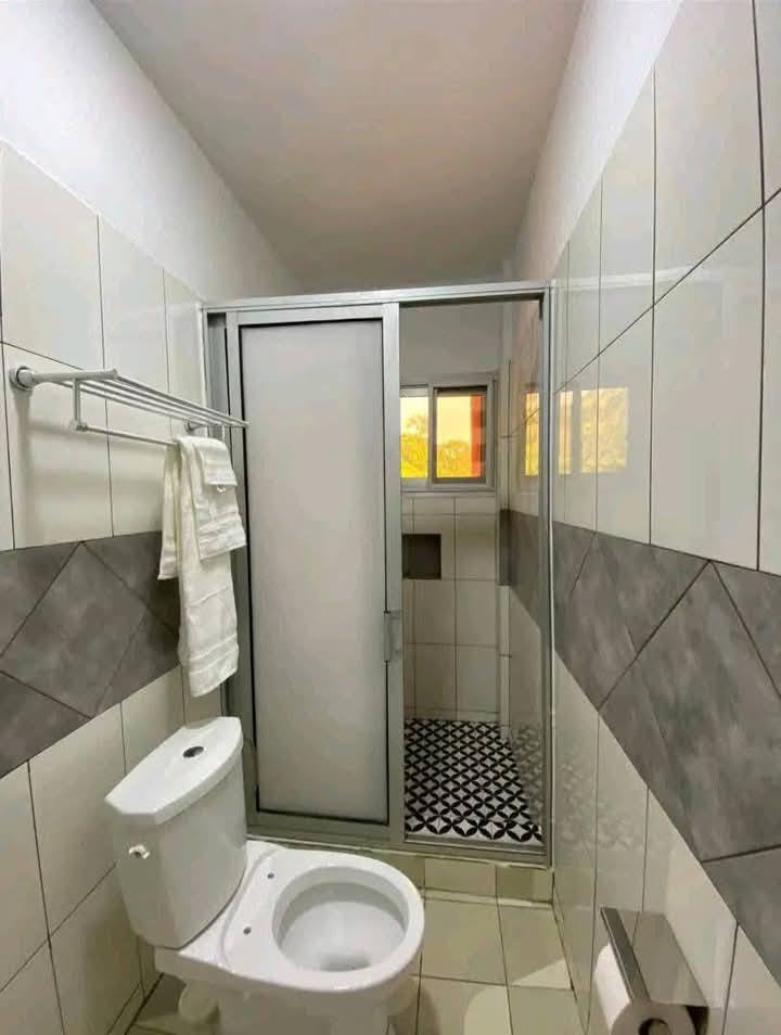 Appartement à louer - Yaoundé, Mbankolo, mbankolo - 1 salon(s), 3 chambre(s), 3 salle(s) de bains - 350 000 FCFA / mois