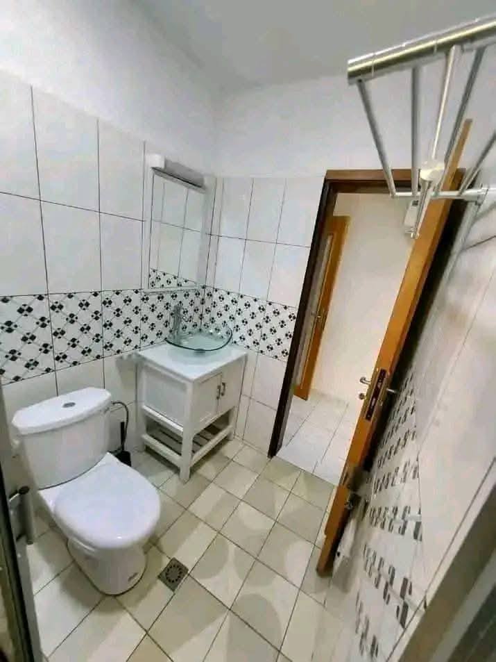 Appartement à louer - Yaoundé, Mbankolo, mbankolo - 1 salon(s), 3 chambre(s), 3 salle(s) de bains - 350 000 FCFA / mois